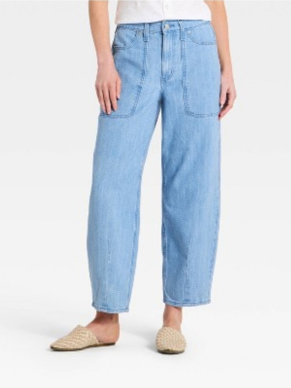 Universal Thread Women's High-Rise Easy Barrel Leg Jeans Non-Stretch Light Wash